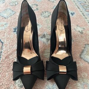 Ted Baker NWOT black and gold bow detail, black satin 4 inch heels
